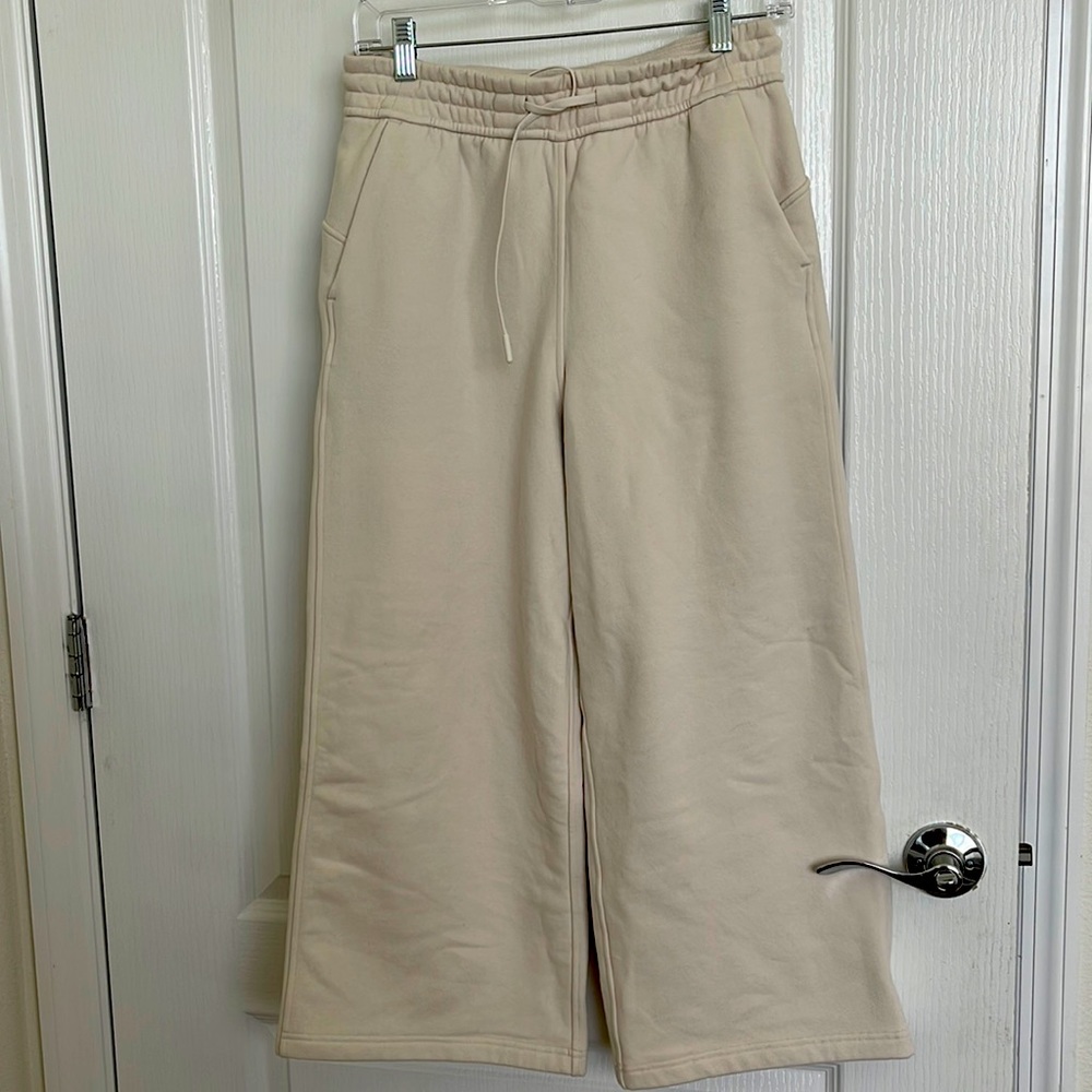 Lululemon wide leg capri sweats